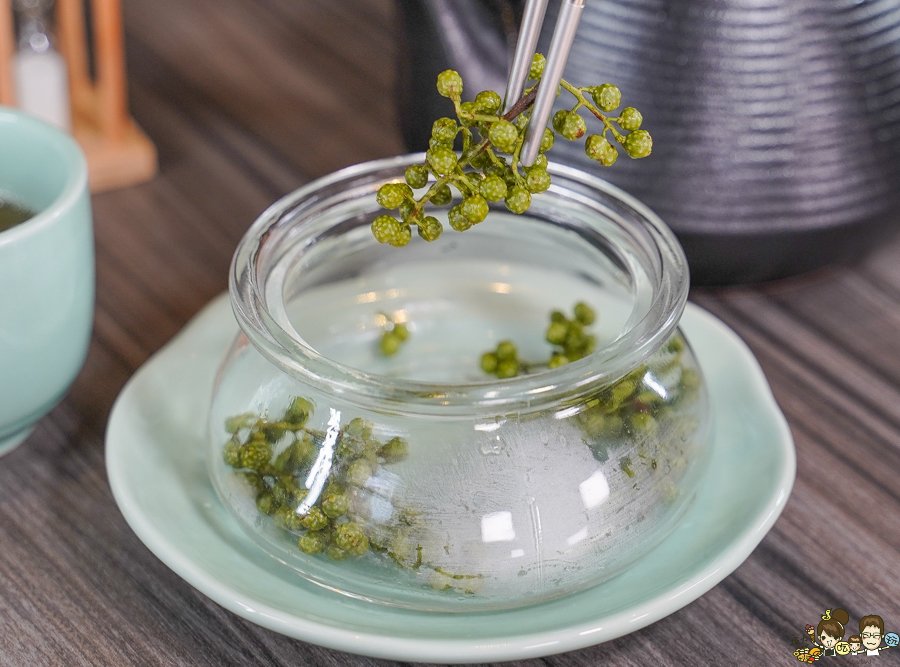 高雄新店開幕 麻辣火鍋 青花驕 王品 火鍋 麻辣 鴛鴦鍋 聚餐 高雄美食 聚餐 包廂 排隊 宵夜 晚餐 巨蛋商圈 美食