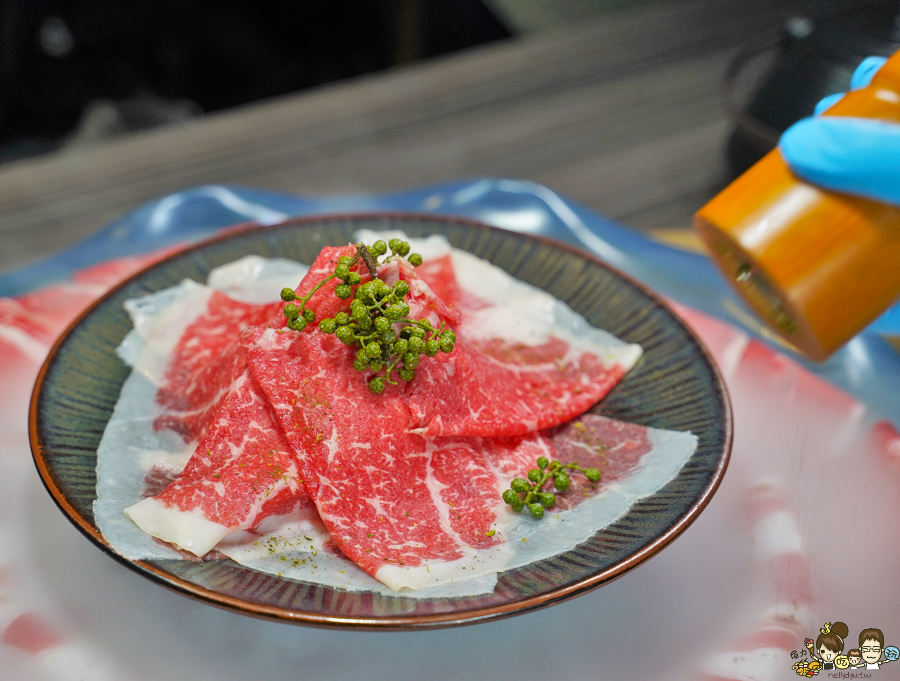 高雄新店開幕 麻辣火鍋 青花驕 王品 火鍋 麻辣 鴛鴦鍋 聚餐 高雄美食 聚餐 包廂 排隊 宵夜 晚餐 巨蛋商圈 美食