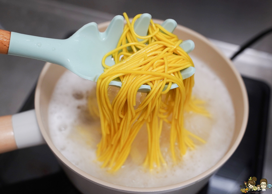 北港老店 老字號 老牌 麵條 手工 彩色麵 伴手禮 禮盒 花椒堅果醬 金蔥香雞油 