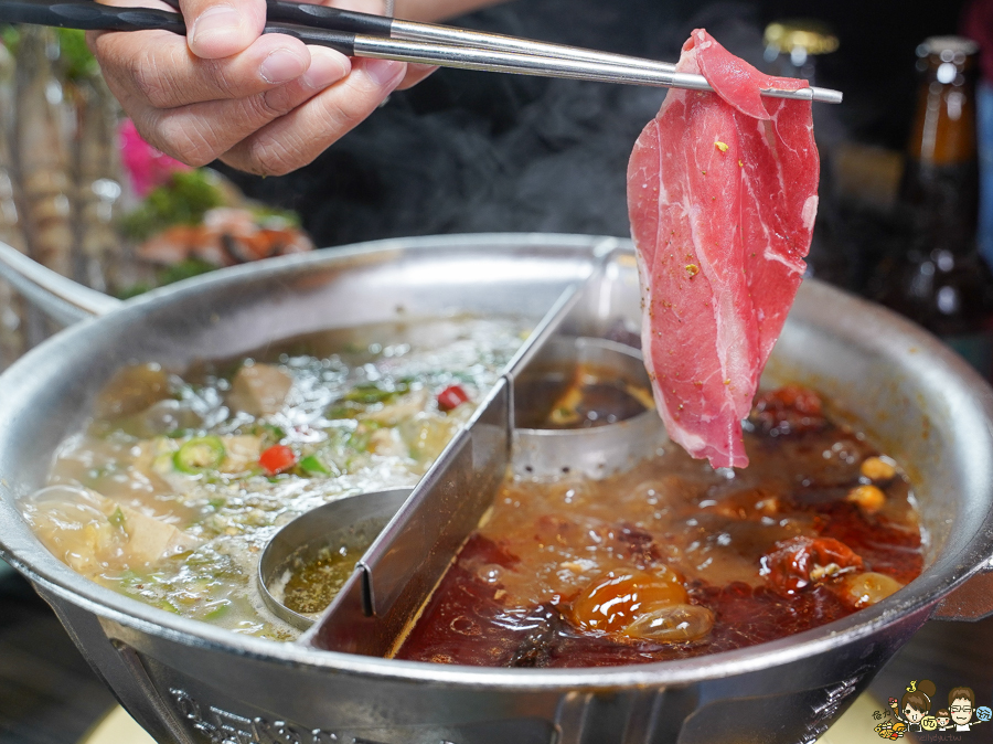高雄新店開幕 麻辣火鍋 青花驕 王品 火鍋 麻辣 鴛鴦鍋 聚餐 高雄美食 聚餐 包廂 排隊 宵夜 晚餐 巨蛋商圈 美食