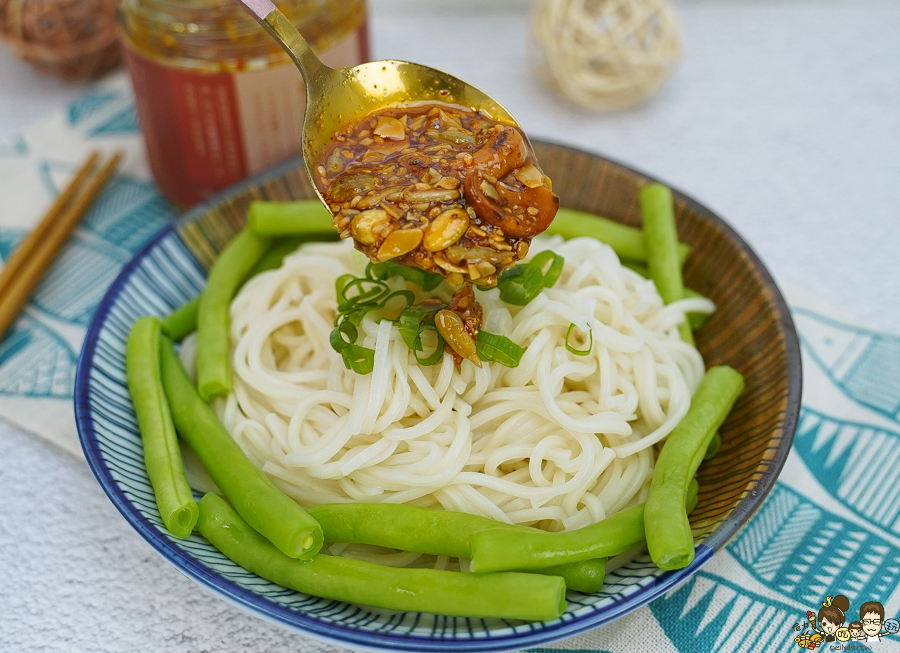 北港老店 老字號 老牌 麵條 手工 彩色麵 伴手禮 禮盒 花椒堅果醬 金蔥香雞油 