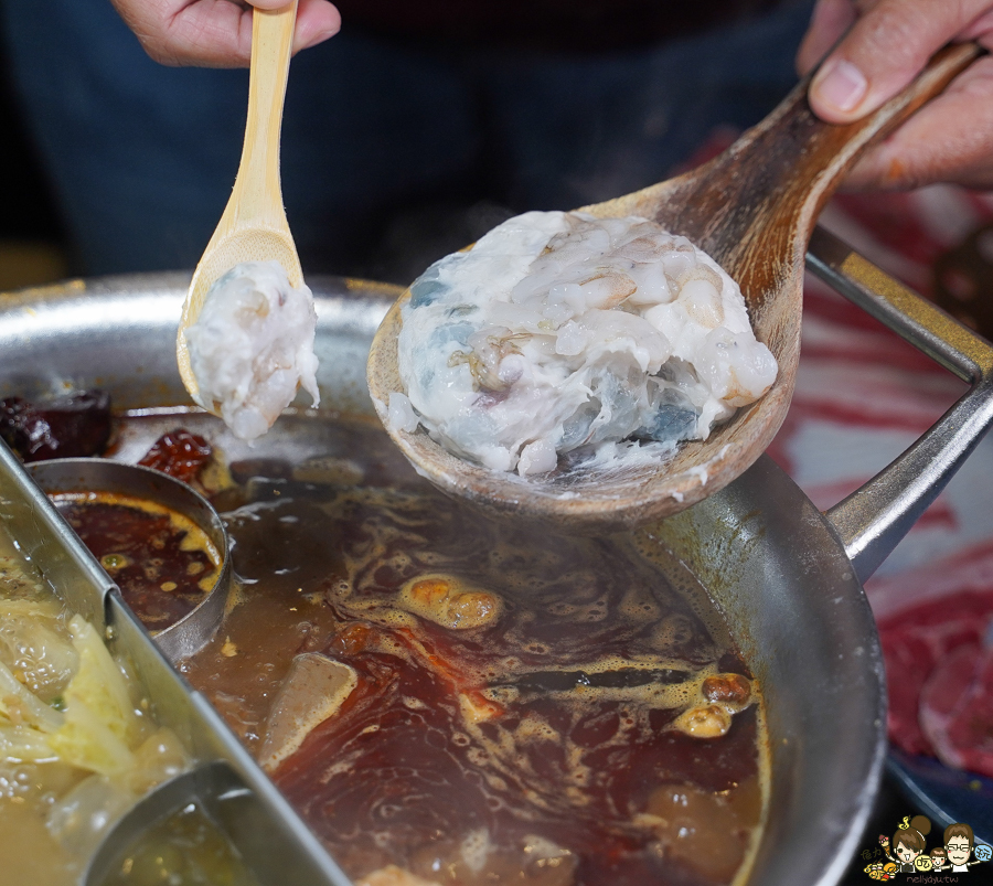 高雄新店開幕 麻辣火鍋 青花驕 王品 火鍋 麻辣 鴛鴦鍋 聚餐 高雄美食 聚餐 包廂 排隊 宵夜 晚餐 巨蛋商圈 美食