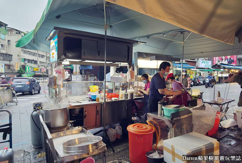 萬華美食|廣州街夜市香脆蚵仔煎/白老師的街頭美食攻略台灣(菜單價位)