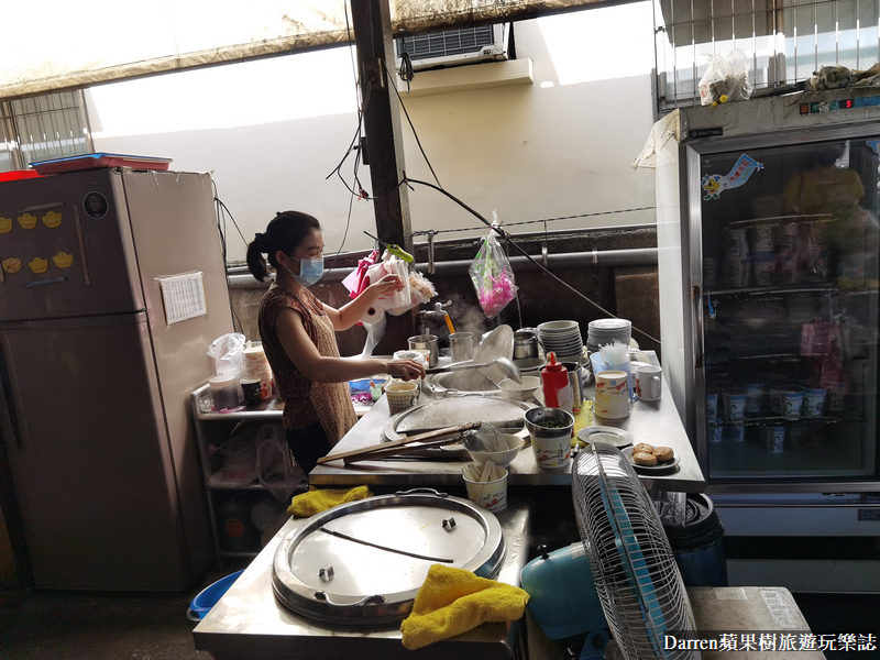 七堵美食|羅記蔥油餅/基隆蔥油餅餛飩湯在地早餐銅板美食(菜單價位)