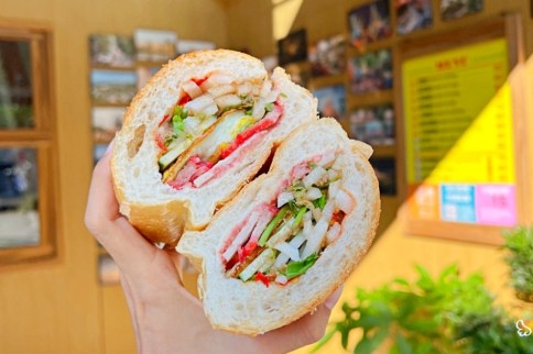 桃園新巧越南法國麵包｜現烤超大香酥法國麵包配上爆料內餡，還沒打烊就完售