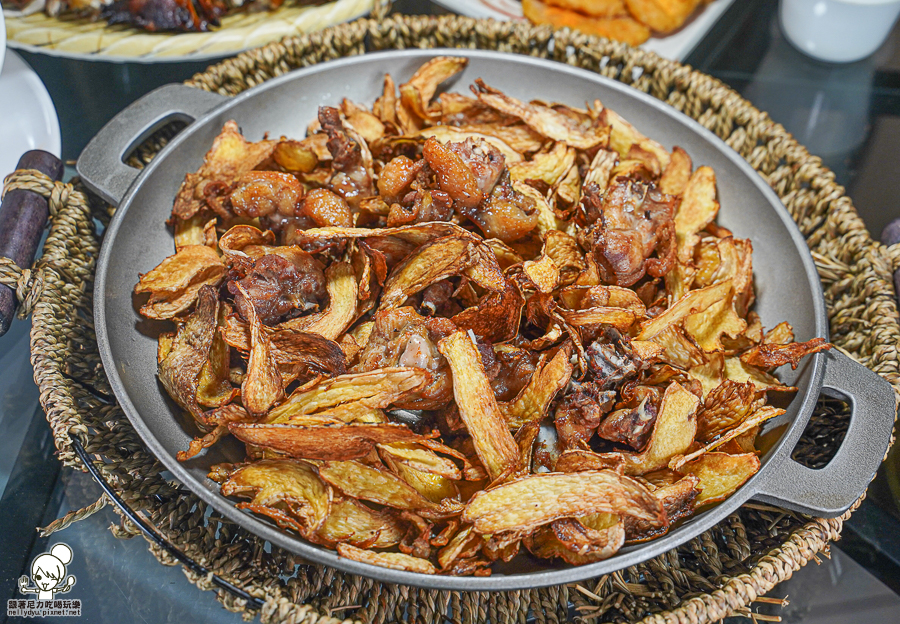 嘉義美食 甕窯雞 烤雞 脆皮烤雞 砂鍋魚頭 功夫料理 私房菜 交流道 必吃 嘉義