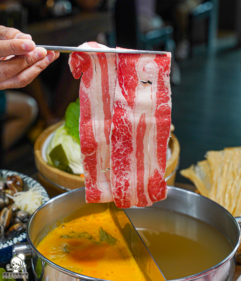 高雄火鍋推薦 推薦 好吃 火鍋 親子 聚會 家庭 上官木桶鍋 凹子底 和牛 商務聚餐 包場 