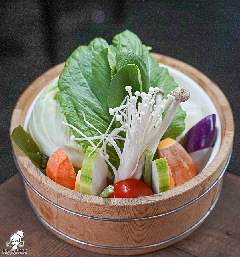 高雄火鍋推薦 推薦 好吃 火鍋 親子 聚會 家庭 上官木桶鍋 凹子底 和牛 商務聚餐 包場 