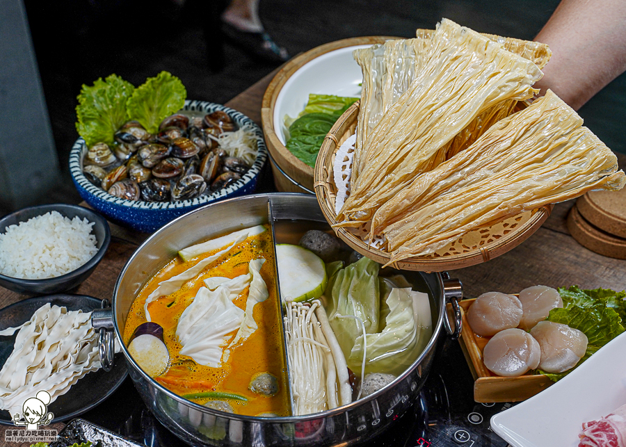 高雄火鍋推薦 推薦 好吃 火鍋 親子 聚會 家庭 上官木桶鍋 凹子底 和牛 商務聚餐 包場 