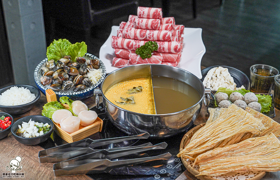 高雄火鍋推薦 推薦 好吃 火鍋 親子 聚會 家庭 上官木桶鍋 凹子底 和牛 商務聚餐 包場 