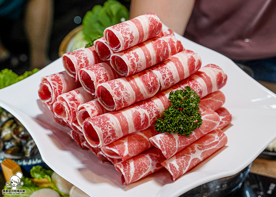 高雄火鍋推薦 推薦 好吃 火鍋 親子 聚會 家庭 上官木桶鍋 凹子底 和牛 商務聚餐 包場 