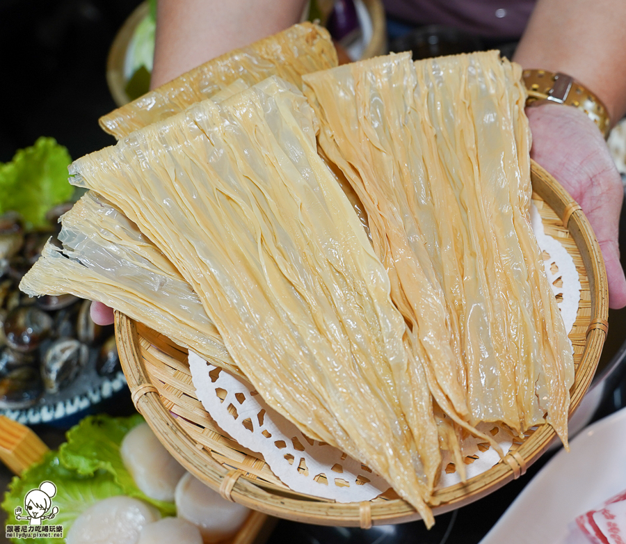 高雄火鍋推薦 推薦 好吃 火鍋 親子 聚會 家庭 上官木桶鍋 凹子底 和牛 商務聚餐 包場 