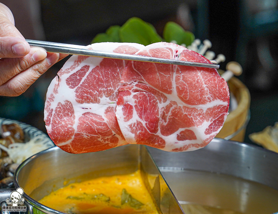 高雄火鍋推薦 推薦 好吃 火鍋 親子 聚會 家庭 上官木桶鍋 凹子底 和牛 商務聚餐 包場 