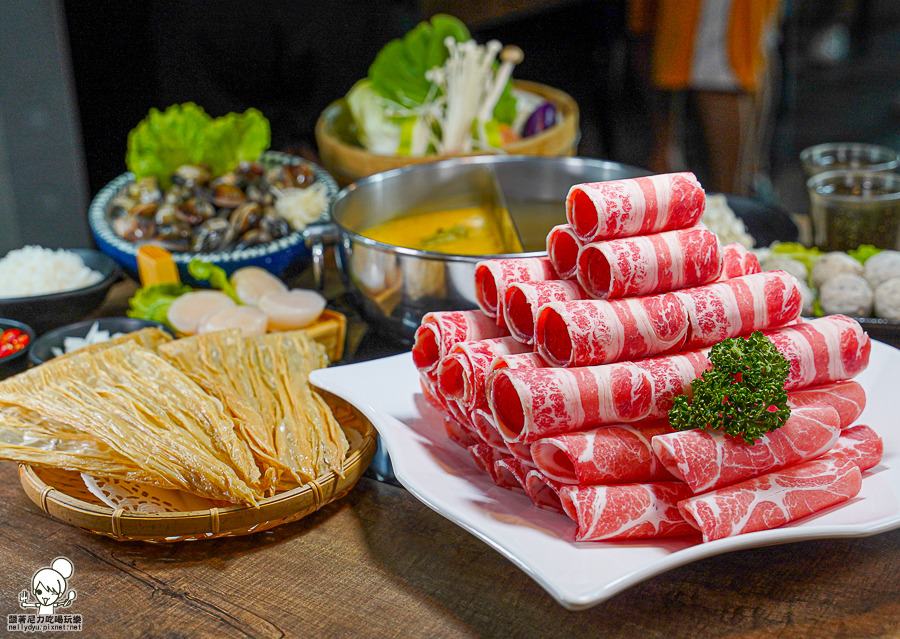 高雄火鍋推薦 推薦 好吃 火鍋 親子 聚會 家庭 上官木桶鍋 凹子底 和牛 商務聚餐 包場 