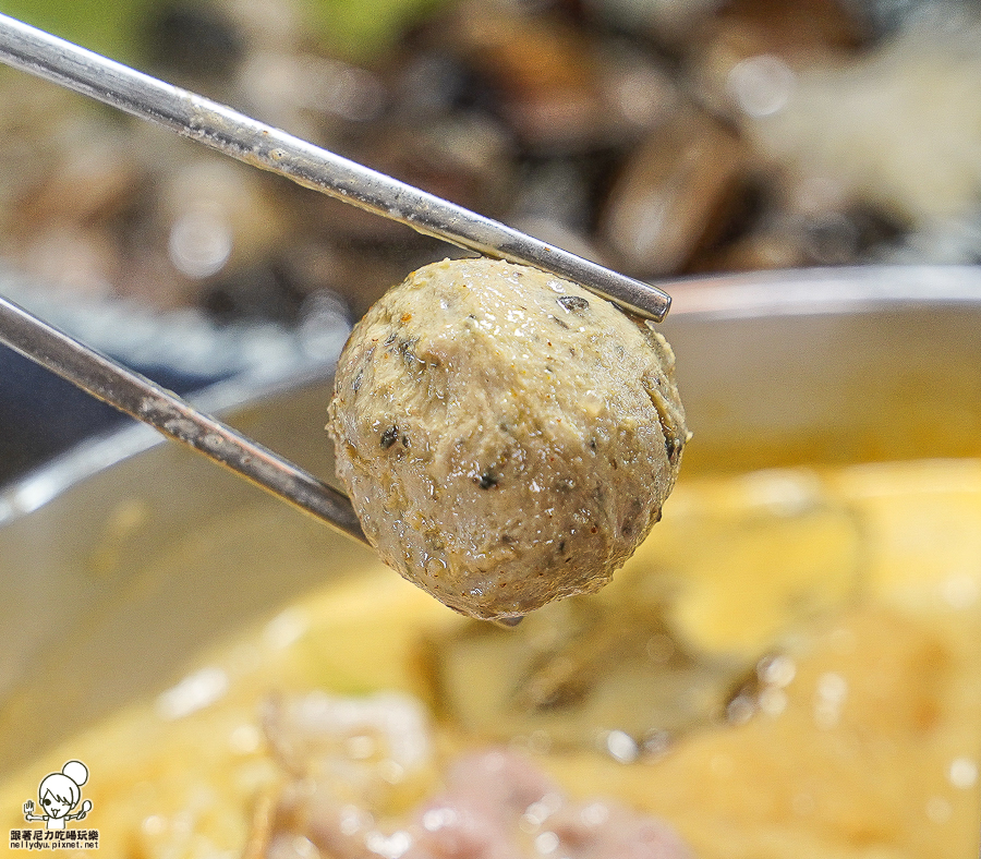 高雄火鍋推薦 推薦 好吃 火鍋 親子 聚會 家庭 上官木桶鍋 凹子底 和牛 商務聚餐 包場 