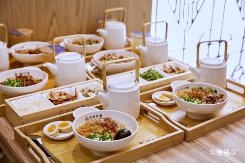 高雄新店|全台最潮創意拌拌麵「和林拾麵」,一麵兩吃,先吃拌麵再吃湯麵 高雄新店|全台最潮創意拌拌麵「和林拾麵」,一麵兩吃,先吃拌麵再吃湯麵