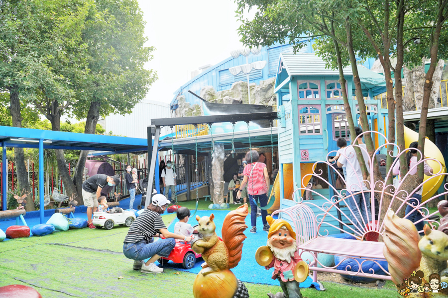 台中景點 台灣旅遊 台中旅遊 親子 親子旅遊 互動 兒童 玩樂 網美拍照 景點 夢幻 歐洲 耶誕