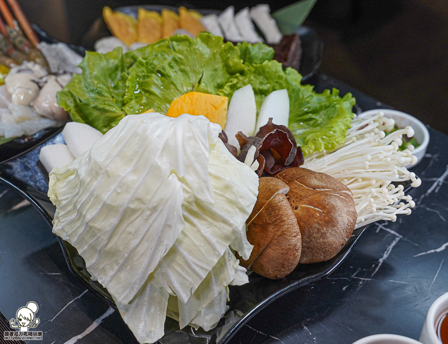 王宮鍋物 新堀江 美食 推薦 聚餐 鍋物 海鮮 肉盤 大肉盤 約會 商務聚會