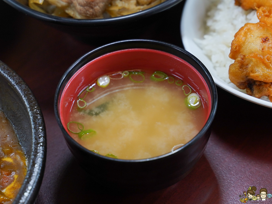 高雄蓋飯 咖哩飯 美食 平價 好吃 快速 炸物 可樂餅 天澤日食 好吃 推薦
