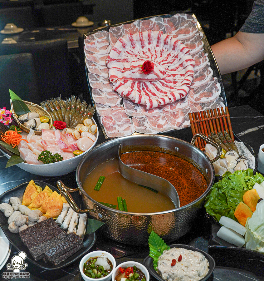 王宮鍋物 新堀江 美食 推薦 聚餐 鍋物 海鮮 肉盤 大肉盤 約會 商務聚會
