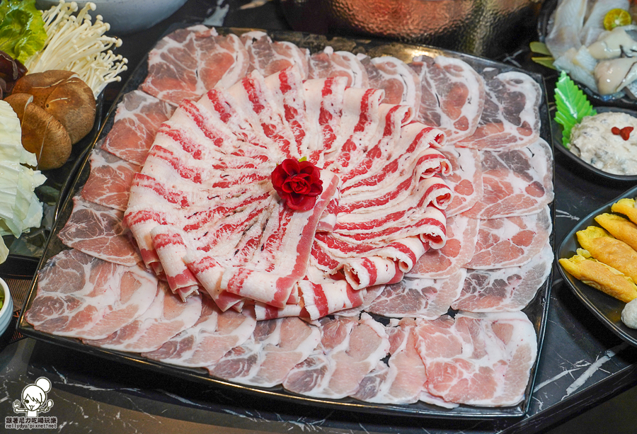 王宮鍋物 新堀江 美食 推薦 聚餐 鍋物 海鮮 肉盤 大肉盤 約會 商務聚會