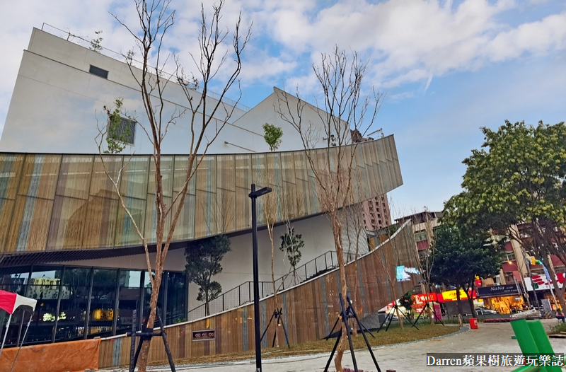 桃園市立圖書館新總館|全國最美圖書館生命樹綠建築/國賓影城/蔦屋書店進駐(交通)