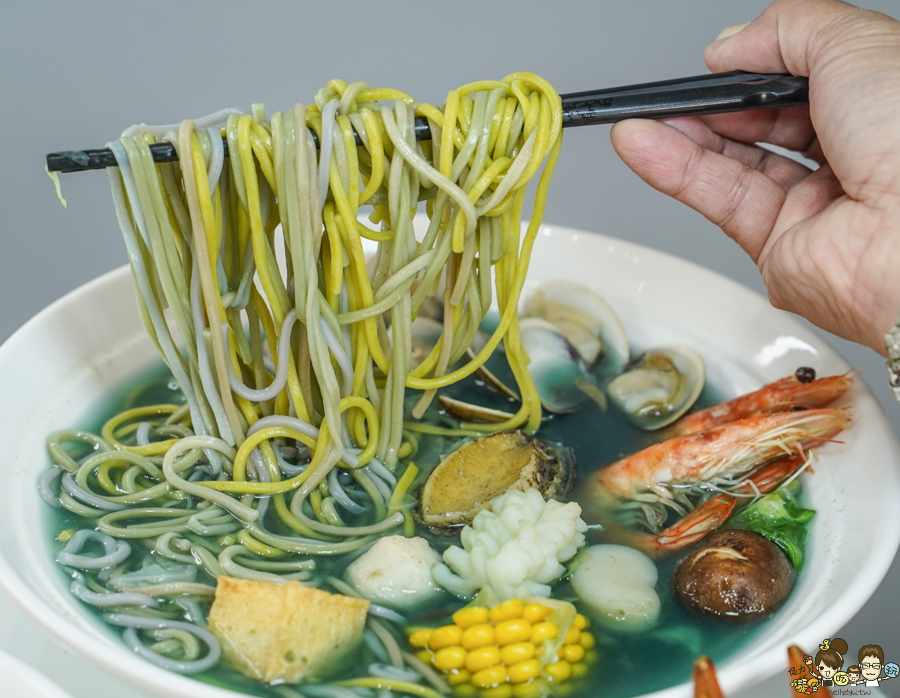 女巫泰泰 泰國 泰式 南洋 獨創 獨特 高雄麵食 牛肉麵 泰式奶茶 美食推薦 必吃