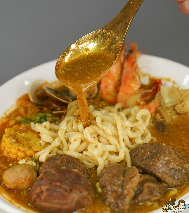 女巫泰泰 泰國 泰式 南洋 獨創 獨特 高雄麵食 牛肉麵 泰式奶茶 美食推薦 必吃