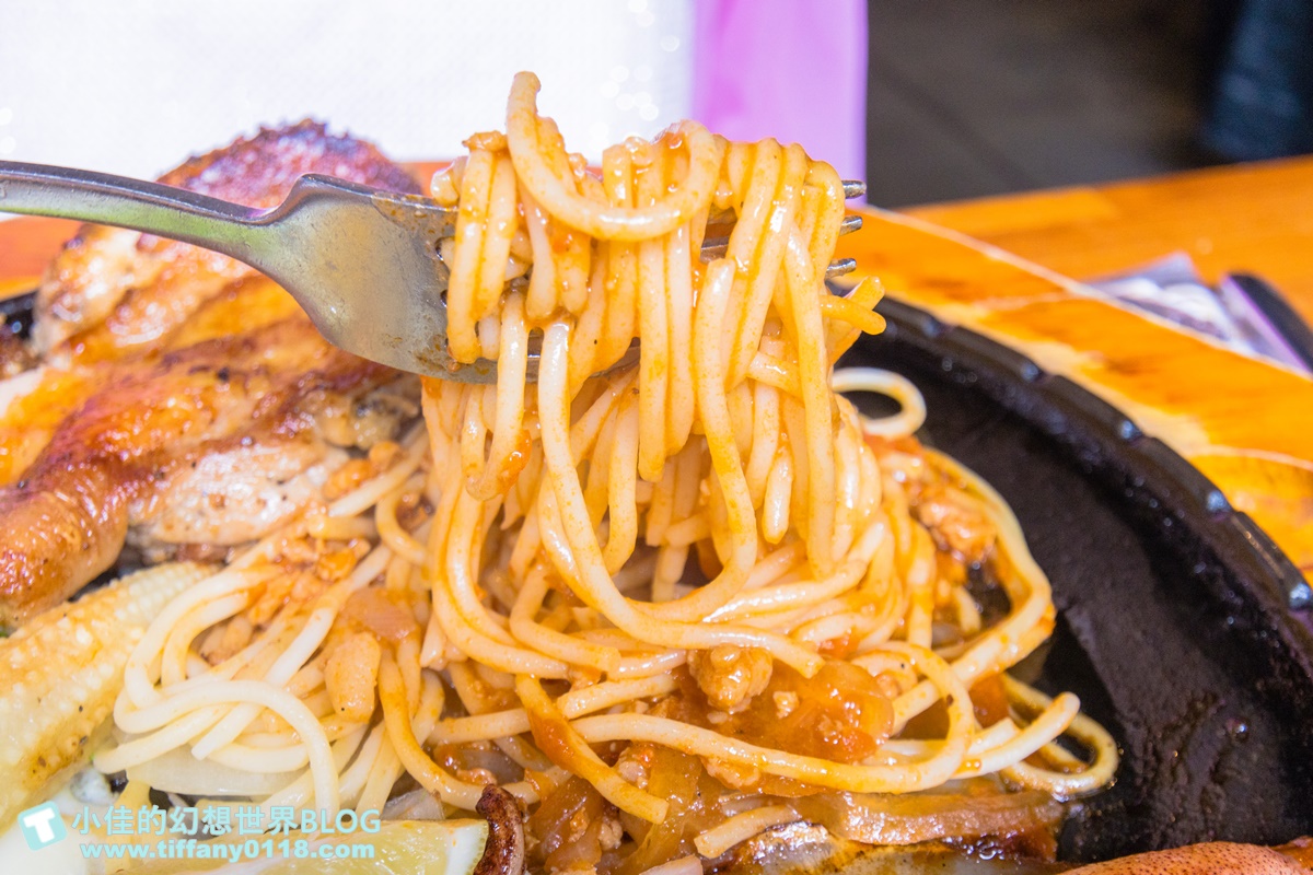 [宜蘭美食]來來牛排(附2023菜單)/平假日都客滿要預約CP值超高/義大利麵加量不加價