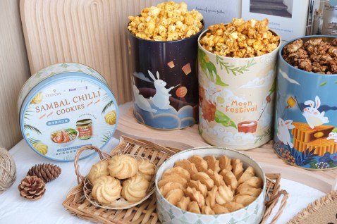 米樂繽紛爆米花。大食代聯名款南洋叁巴曲奇餅乾新上市！