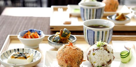 新食感米食！城邊 Warm & Wall：新竹巷弄內的樸實旅居，邀你細看潛園風華挹爽餘暉。