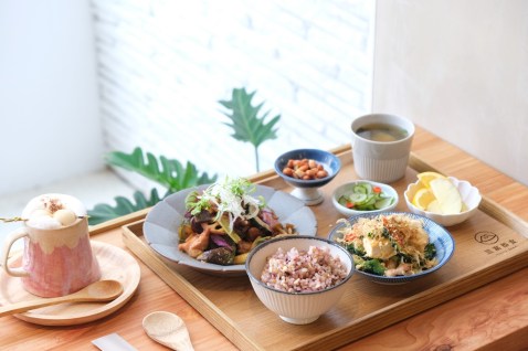 新竹美食│皿富器食 min food 定食‧日式刨冰。名副其實豐盛美味的料理！