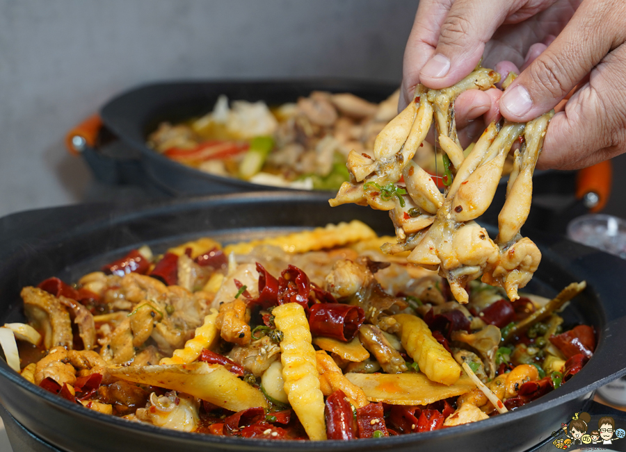 爆爆蛙 鍋物 高鐵 拌鍋 特色 主題餐廳 特色 獨家 全台首間 聚餐 麻辣