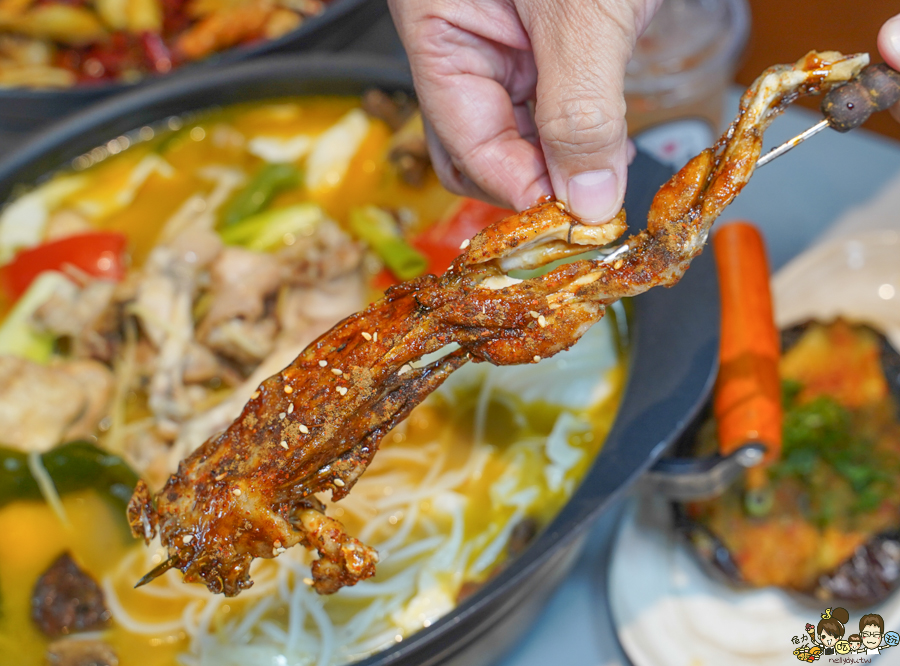 爆爆蛙 鍋物 高鐵 拌鍋 特色 主題餐廳 特色 獨家 全台首間 聚餐 麻辣