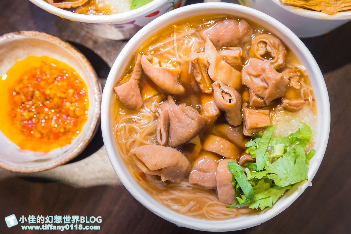 [三重美食]許記麵線/巷弄內的銅板排隊美食/三寶麵線超澎湃/麻辣臭豆腐鴨血入味好吃/三重排隊美食推薦