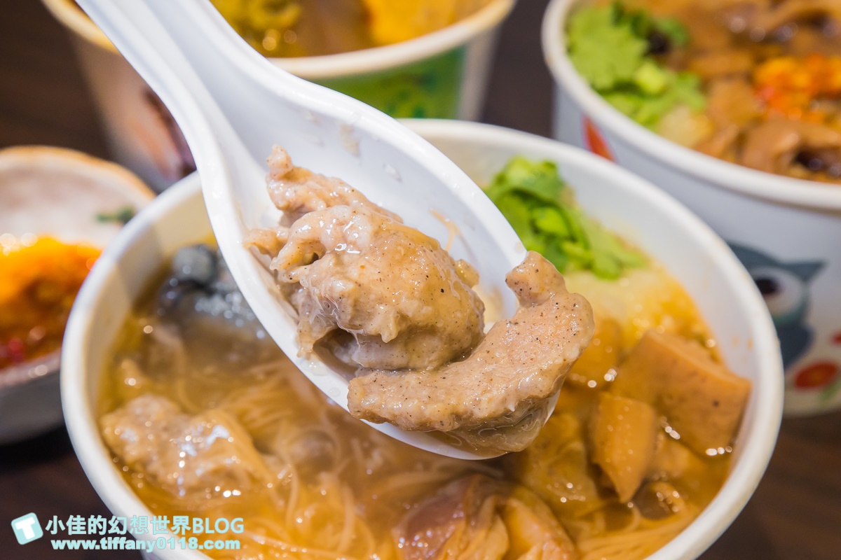 [三重美食]許記麵線/巷弄內的銅板排隊美食/三寶麵線超澎湃/麻辣臭豆腐鴨血入味好吃/三重排隊美食推薦