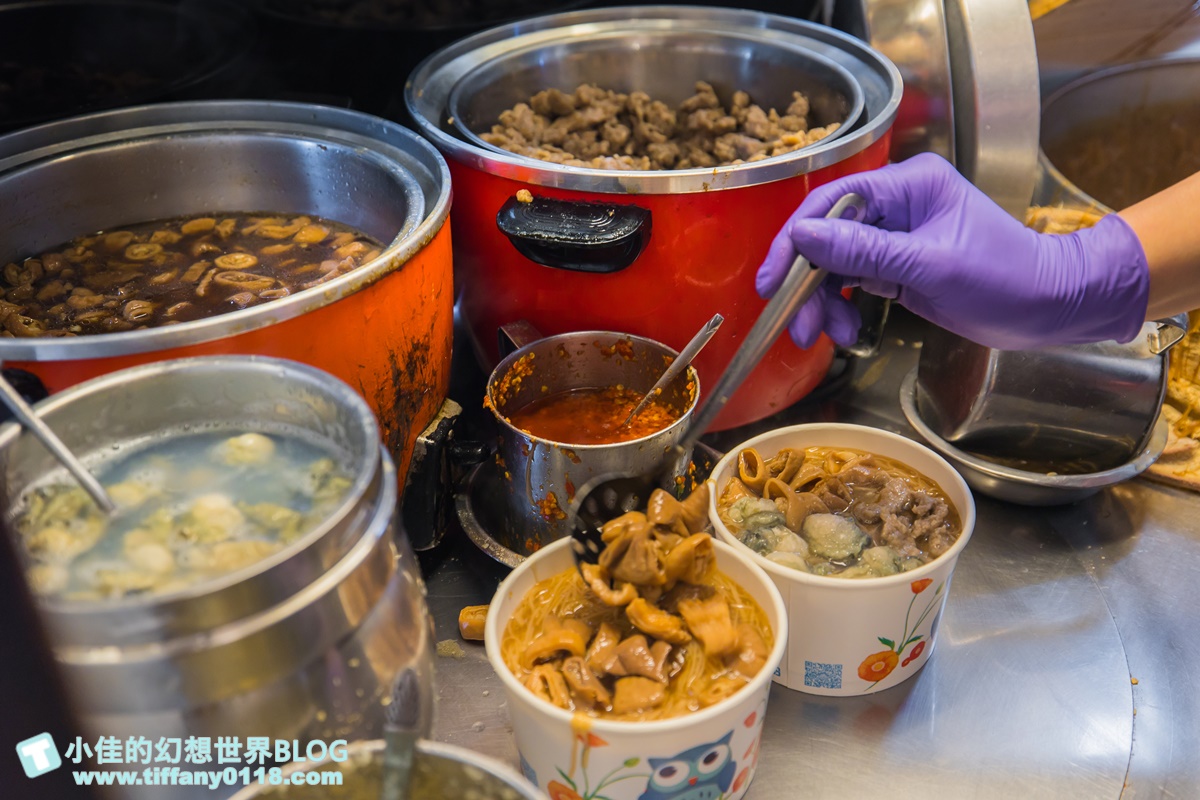 [三重美食]許記麵線/巷弄內的銅板排隊美食/三寶麵線超澎湃/麻辣臭豆腐鴨血入味好吃/三重排隊美食推薦