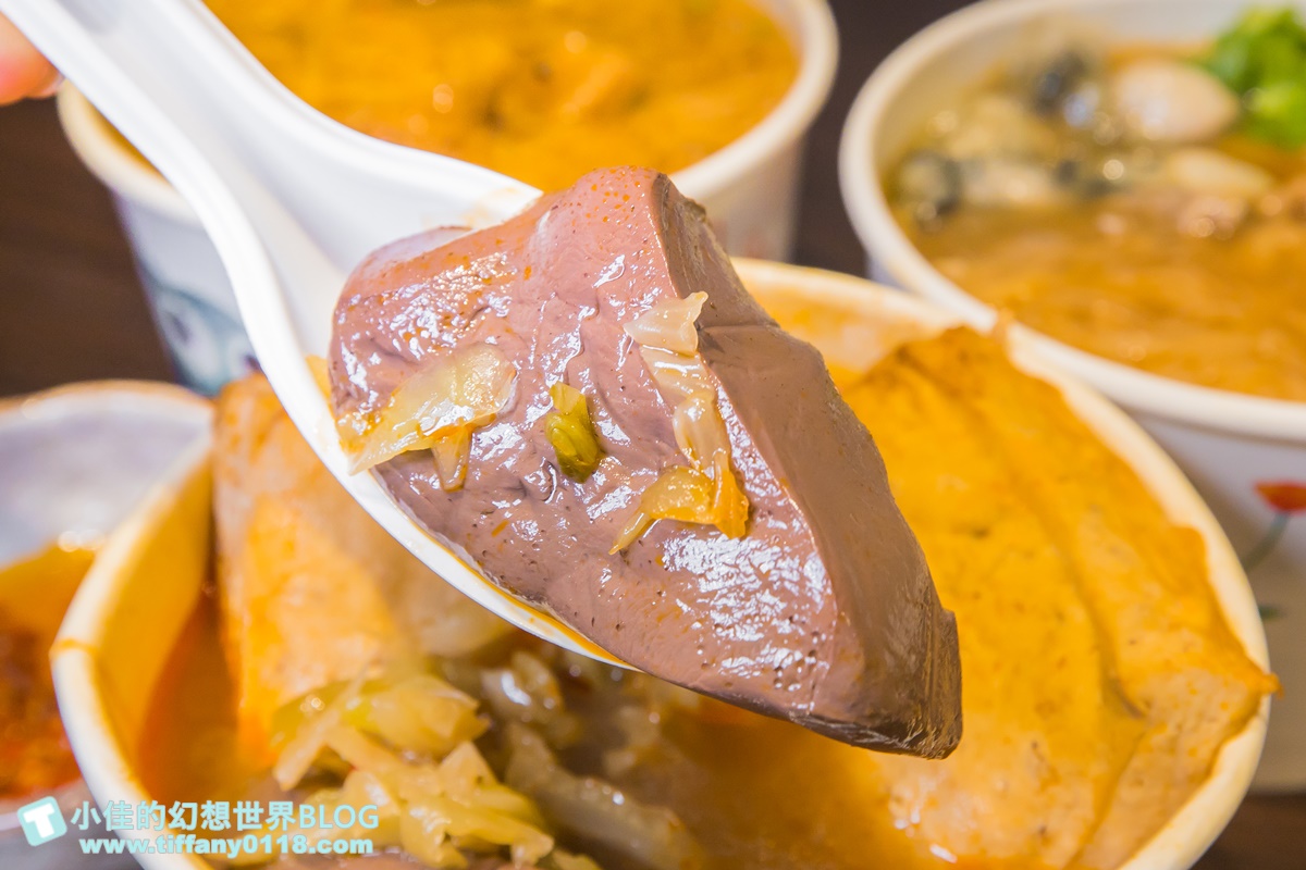 [三重美食]許記麵線/巷弄內的銅板排隊美食/三寶麵線超澎湃/麻辣臭豆腐鴨血入味好吃/三重排隊美食推薦