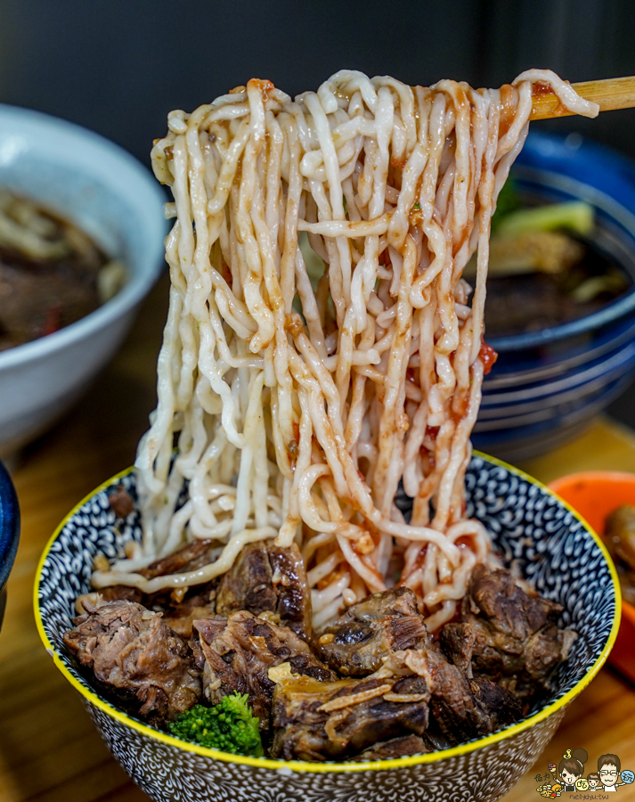 牛肉麵 肉肉控 台南美食 必吃牛肉麵 好吃 推薦 在地 宅配 冷凍包 新鮮 小拉麵