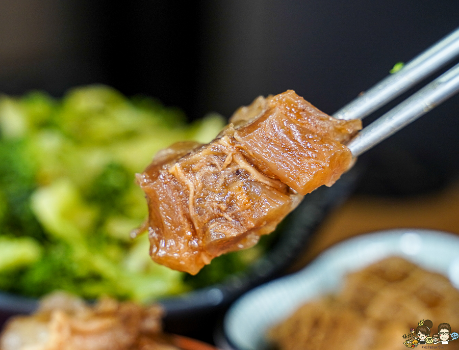 牛肉麵 肉肉控 台南美食 必吃牛肉麵 好吃 推薦 在地 宅配 冷凍包 新鮮 小拉麵