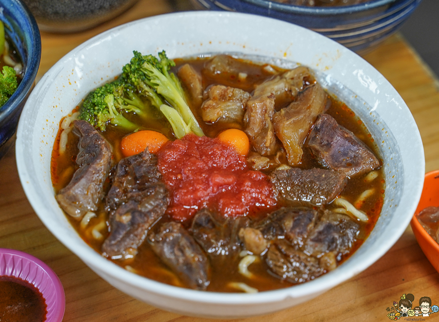 牛肉麵 肉肉控 台南美食 必吃牛肉麵 好吃 推薦 在地 宅配 冷凍包 新鮮 小拉麵