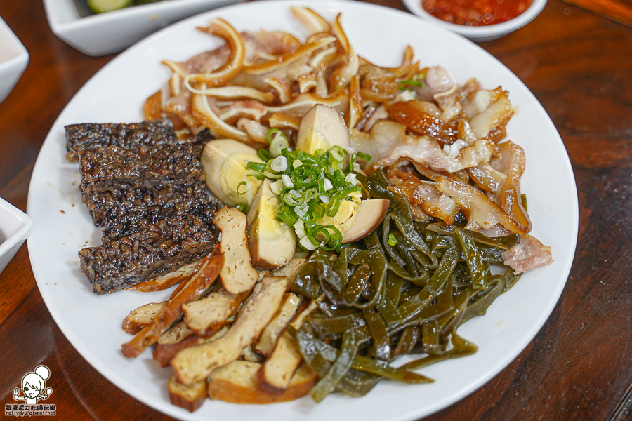 風味外省麵 燕巢 美食 在地 特色 景點 旅遊 親子 聚餐 好停車 阿公店 旅遊 美食推薦 自製麵條 滷味