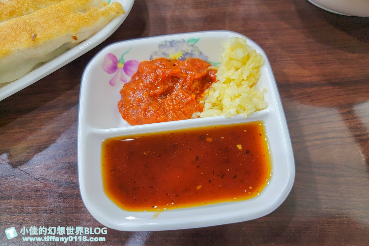 [三重美食]雲林鍋貼/獨門冰花脆皮蚵仔煎+脆皮鍋貼+爆好喝酸辣湯/店面乾淨價錢合理的三重美食推薦