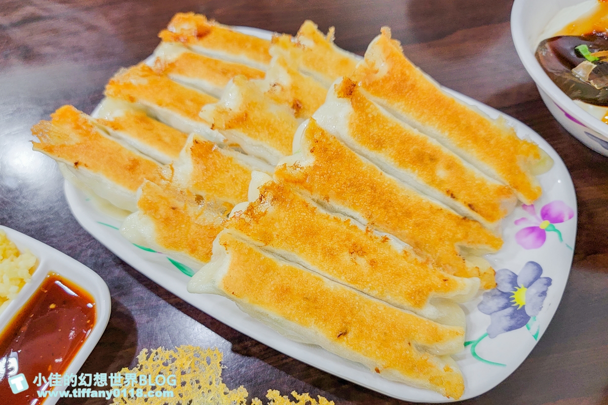 [三重美食]雲林鍋貼/獨門冰花脆皮蚵仔煎+脆皮鍋貼+爆好喝酸辣湯/店面乾淨價錢合理的三重美食推薦