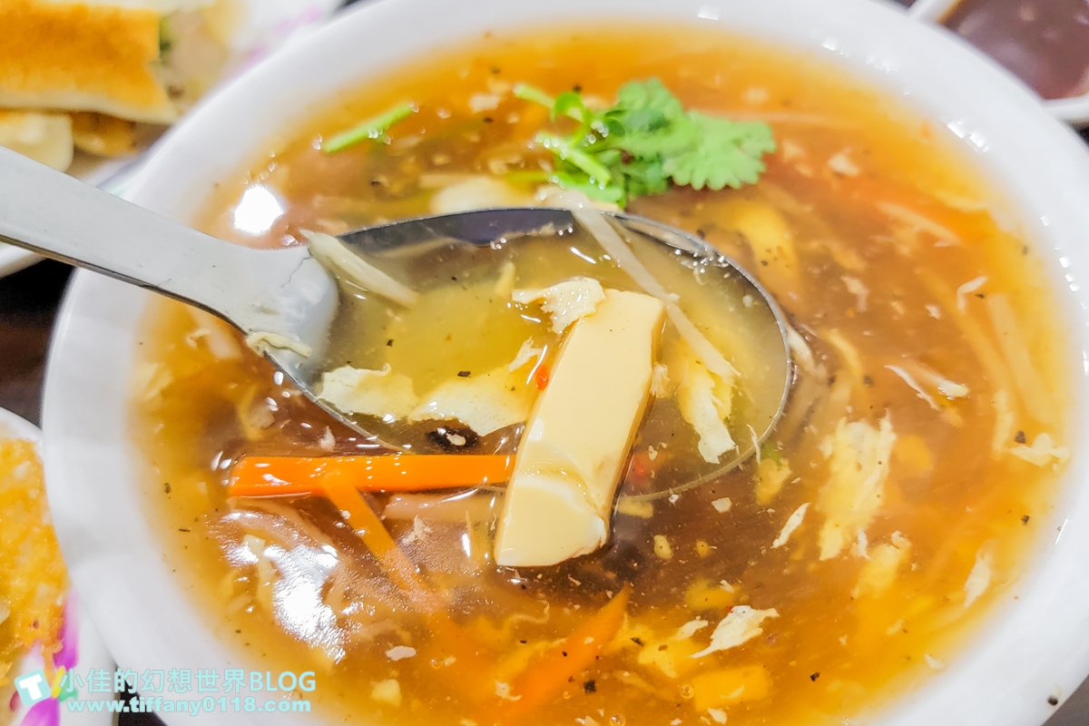 [三重美食]雲林鍋貼/獨門冰花脆皮蚵仔煎+脆皮鍋貼+爆好喝酸辣湯/店面乾淨價錢合理的三重美食推薦
