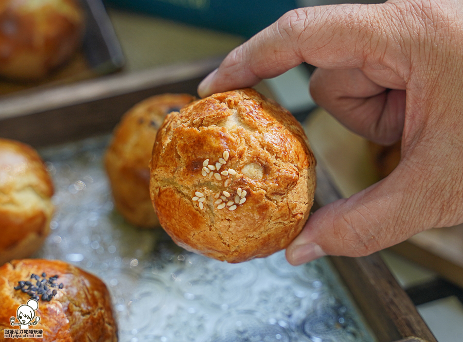 月餅 中秋月餅 脆皮菠蘿月餅 脆皮菠蘿蛋黃酥、拔絲鳳凰酥 好吃 推薦 預購 早鳥
