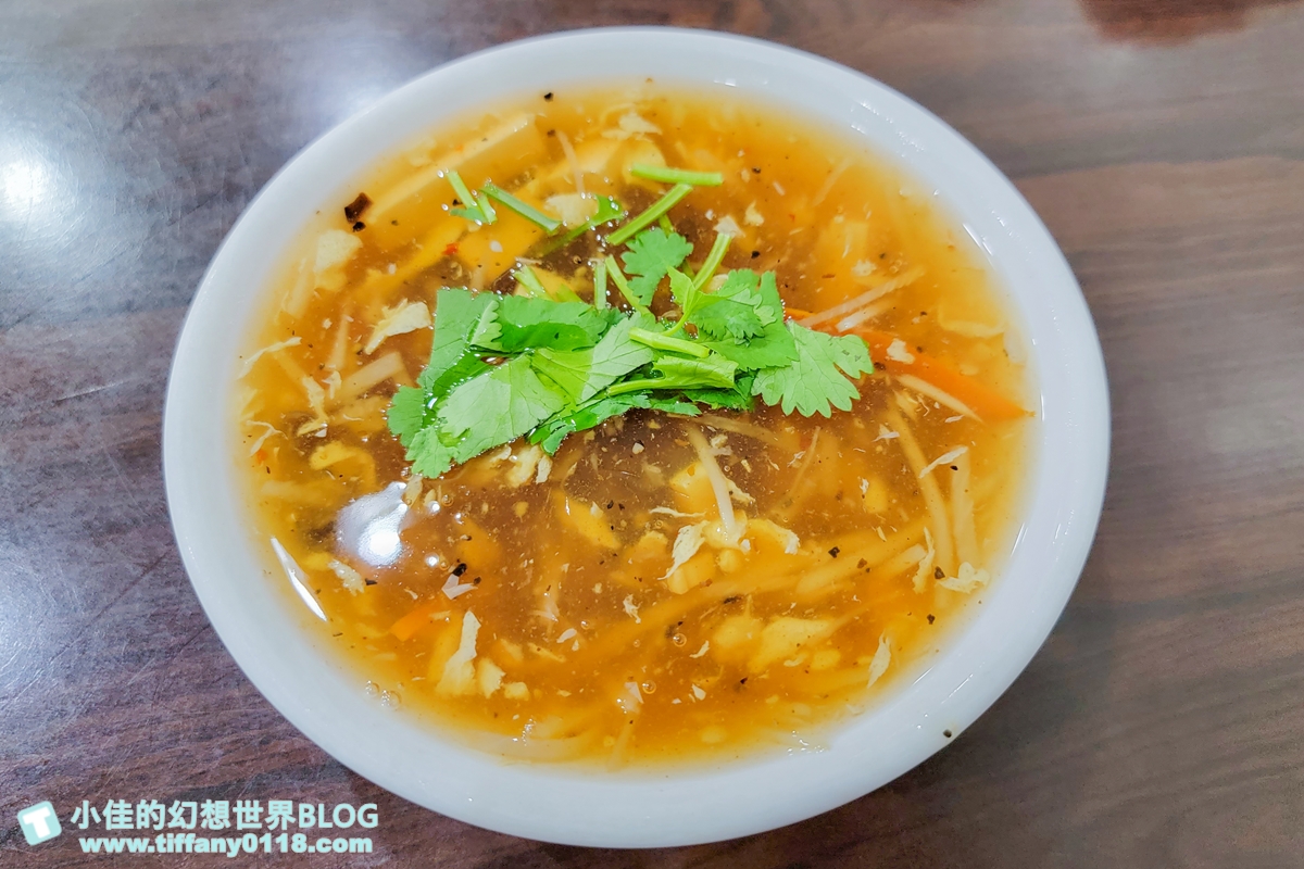 [三重美食]雲林鍋貼/獨門冰花脆皮蚵仔煎+脆皮鍋貼+爆好喝酸辣湯/店面乾淨價錢合理的三重美食推薦