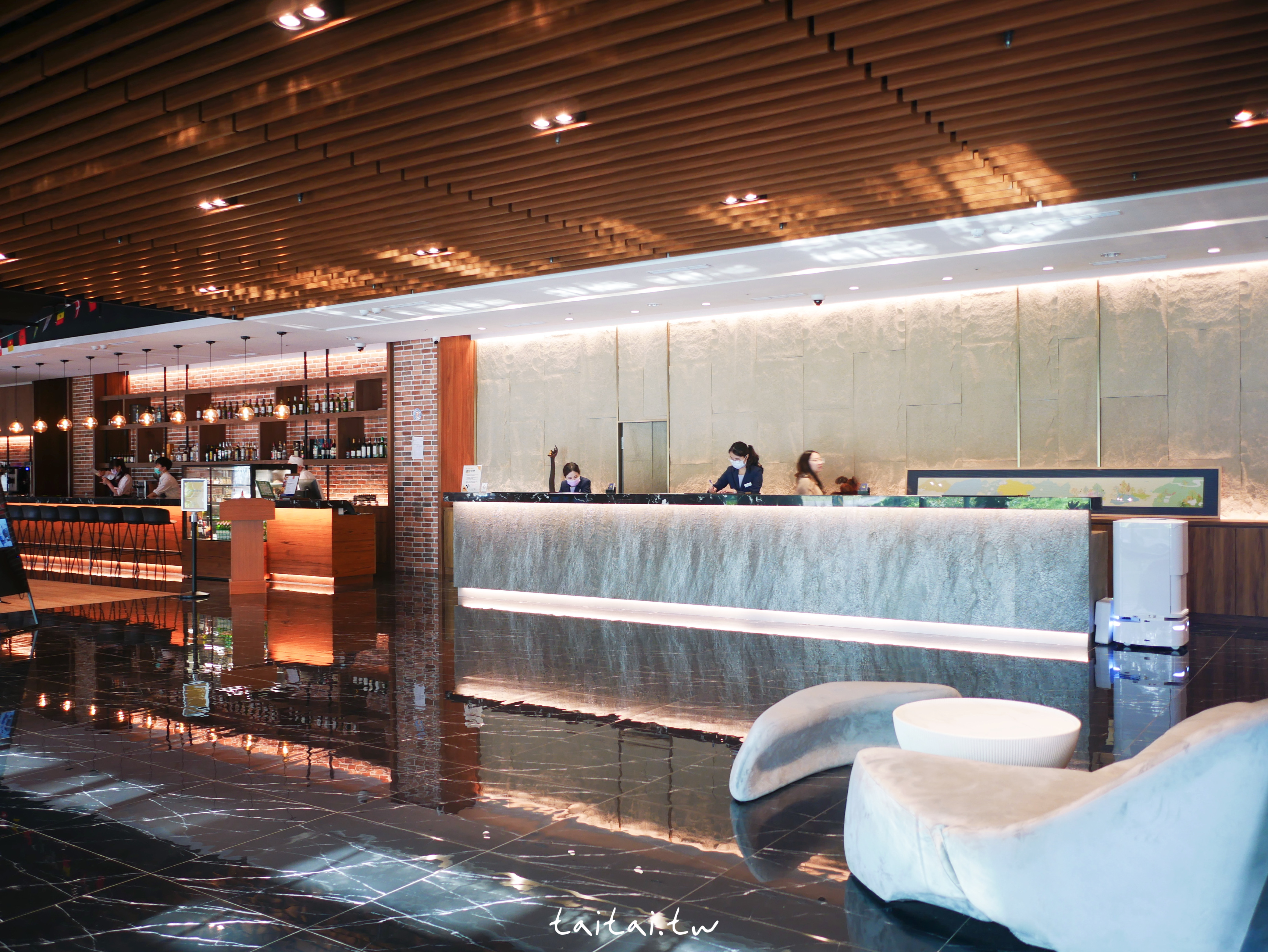 台中震大金鬱金香酒店接待大廳