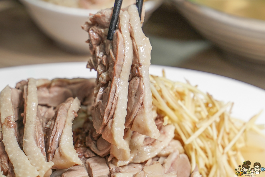 玖肆鴨霸 小琉球必吃 小琉球美食 鴨肉 熱炒 鮮味 新鮮 圓桌 聚餐 聚會 潛水客推薦