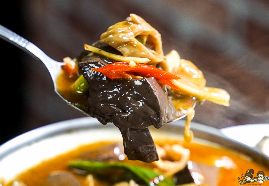 玖肆鴨霸 小琉球必吃 小琉球美食 鴨肉 熱炒 鮮味 新鮮 圓桌 聚餐 聚會 潛水客推薦